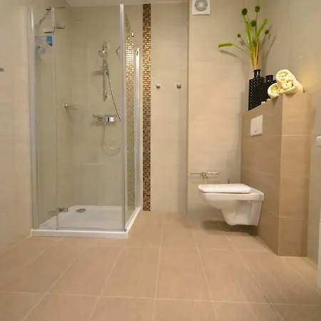 Grand De Luxe Solna *